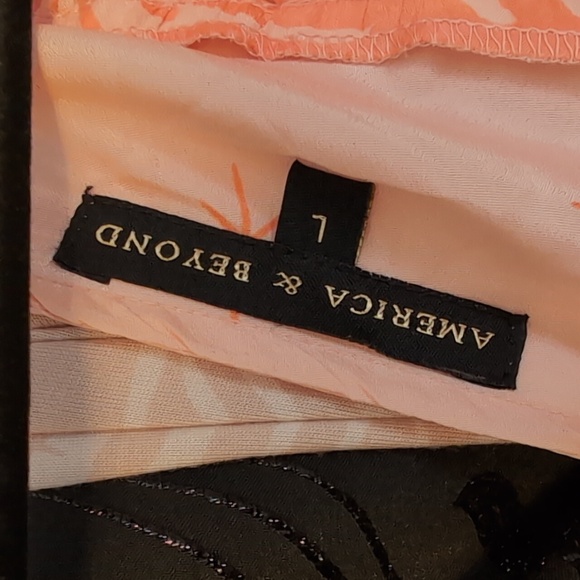 Chic Peach Patterned Maxi Dress - Picture 2 of 9